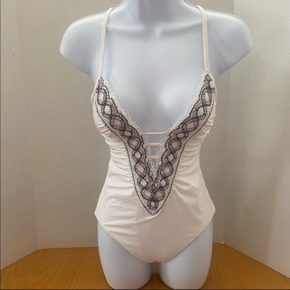 NEW BECCA Tallulah Clare Plunge One-Piece Swimsuit - Picture 5 of 7